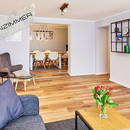 Grosszuegige Ferienwohnung Mit Terrasse Бюзум Экстерьер фото